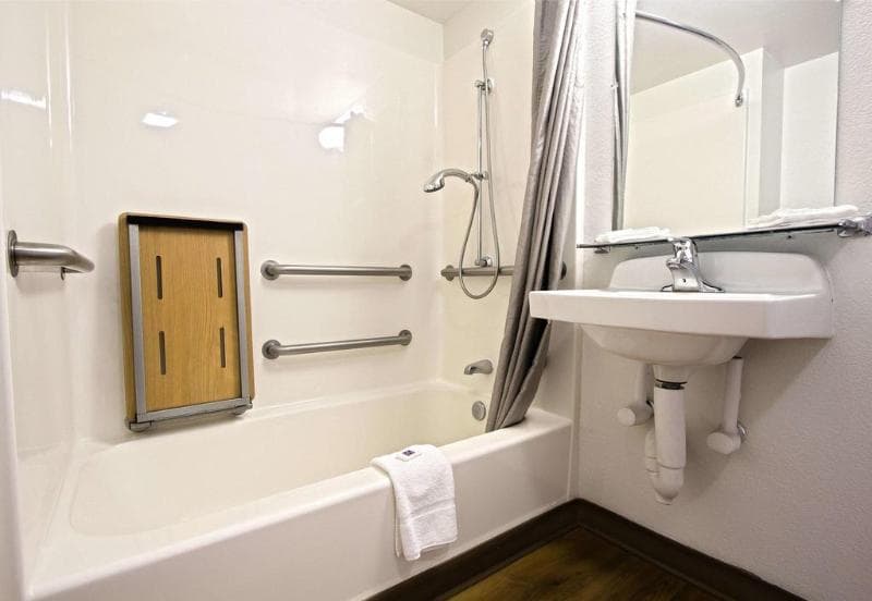 Motel 6 East Brunswick 4