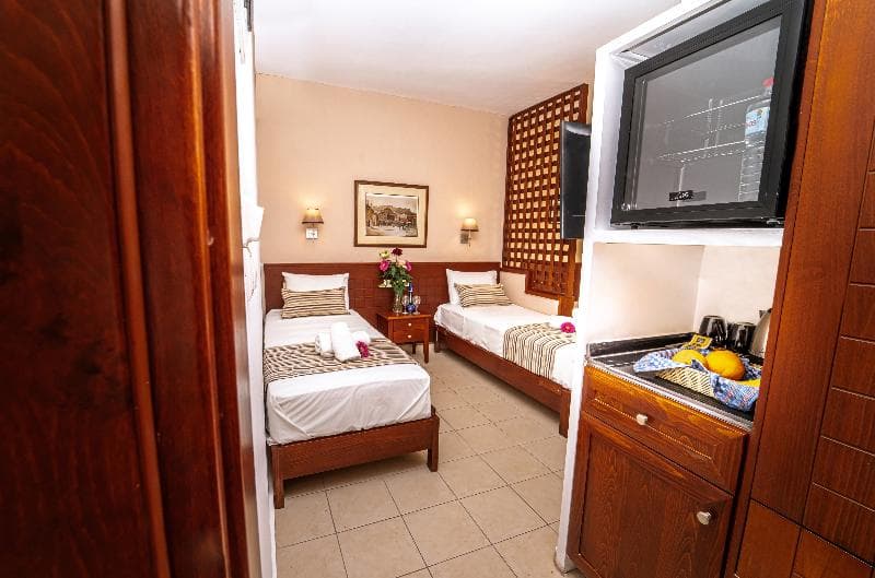 Philoxenia Hotel 4