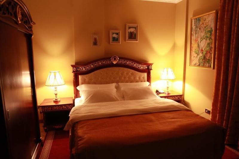 Dinasty Hotel 4