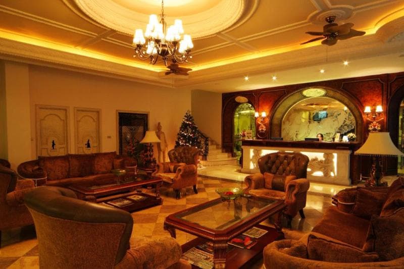 Four Seasons Place 4