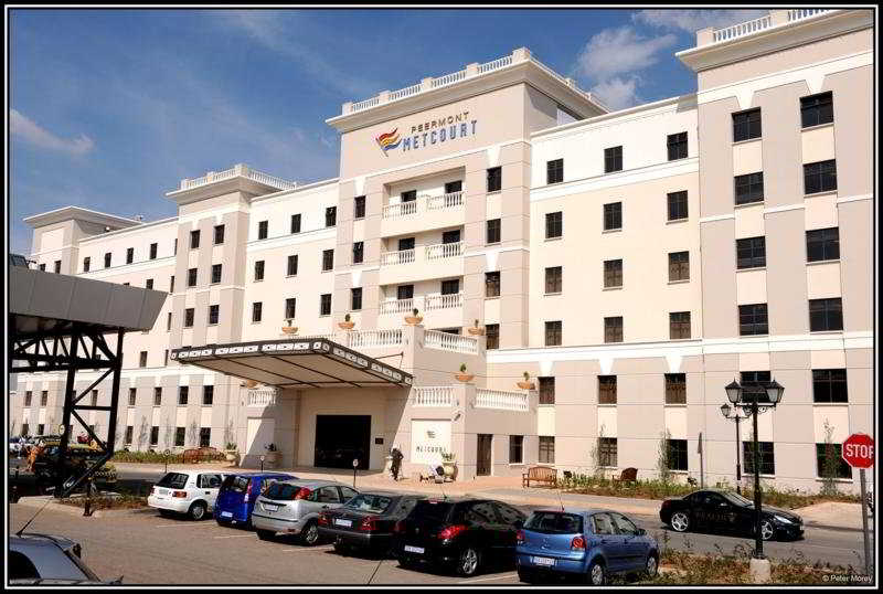 Peermont Metcourt Suites at Emperors Palace photo 1