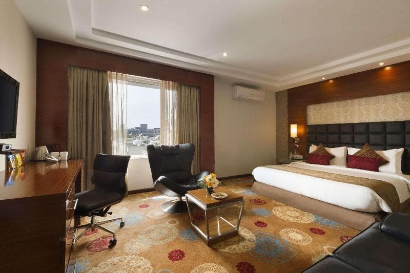 Ramada by Wyndham Ahmedabad photo 1