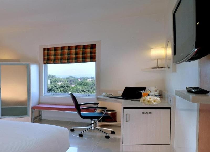 Hometel Chandigarh 5