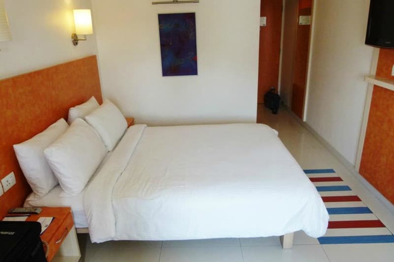 Hometel Chandigarh 4