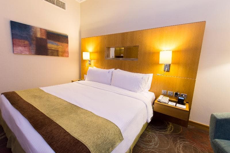 Holiday Inn Abu Dhabi 4