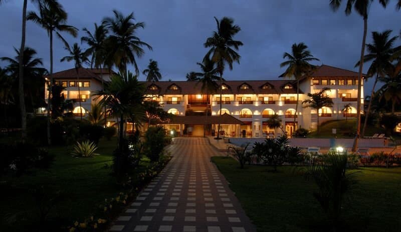 Estuary Sarovar Portico photo 1
