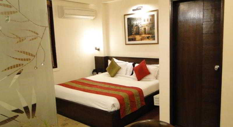 Hotel Crystal Inn 5