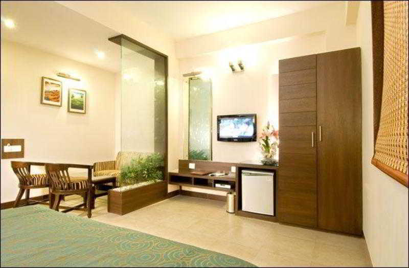 Hotel Crystal Inn 4