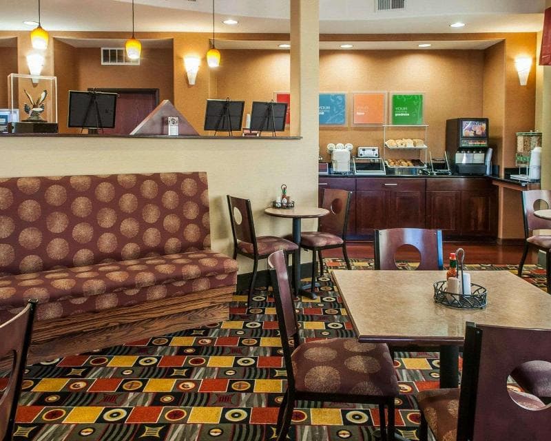 Comfort Suites main