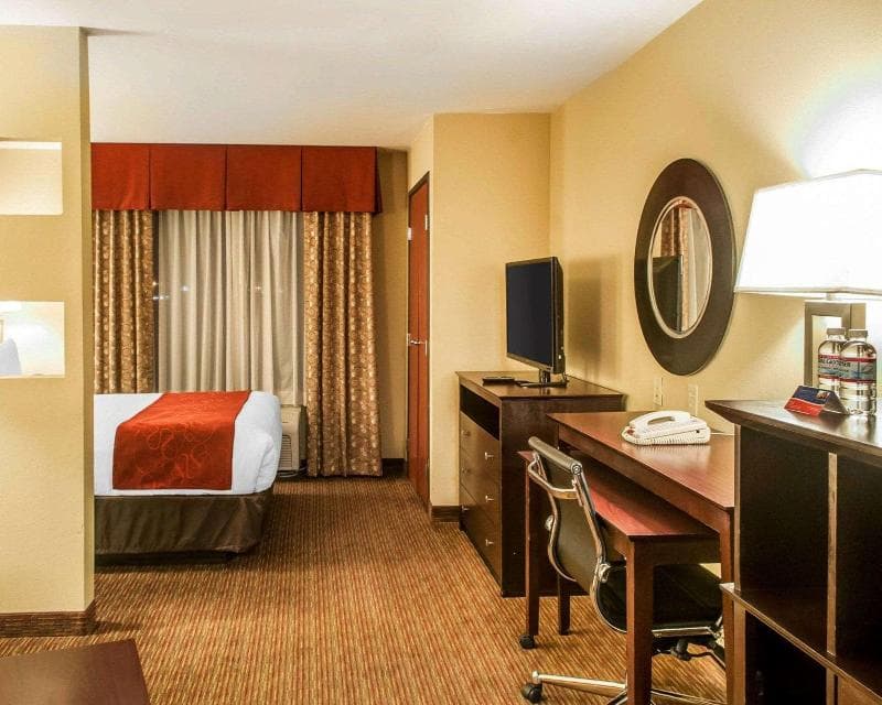 Comfort Suites photo 1