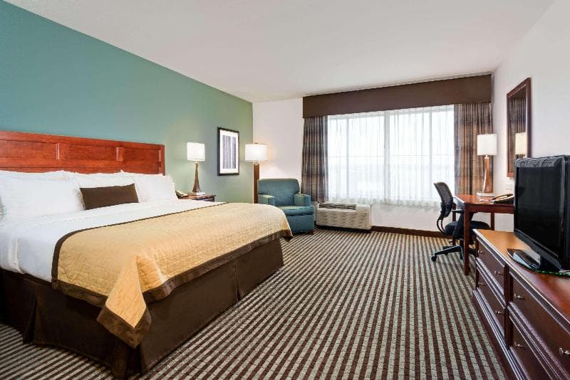 Baymont by Wyndham Denver International Airport 4