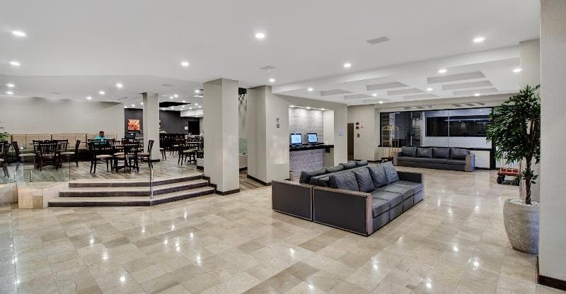 Everest Hotel 4