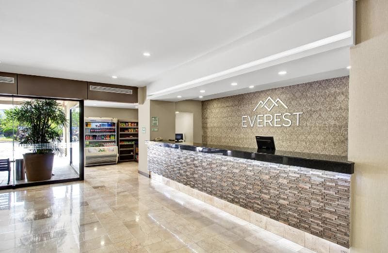 Everest Hotel 5