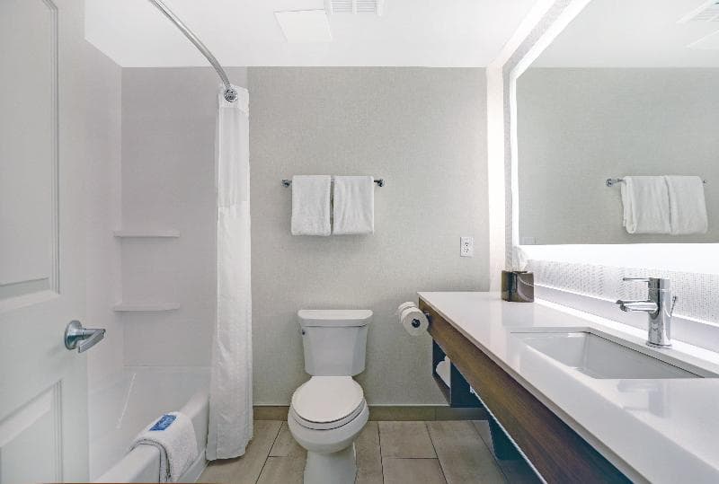 Holiday Inn Express Whitby Oshawa 2
