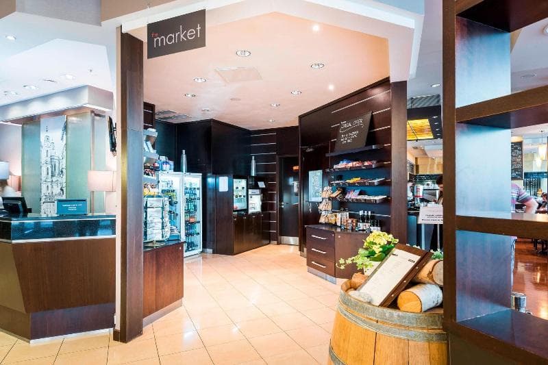 Hotel Courtyard By Marriott Flora 3