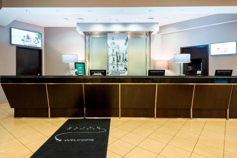 Hotel Courtyard By Marriott Flora photo 1