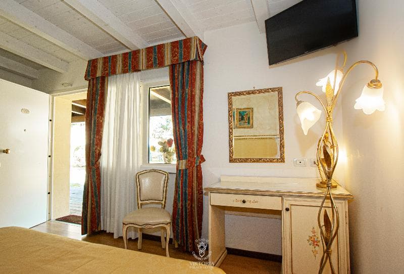 Viktoria Palace 4