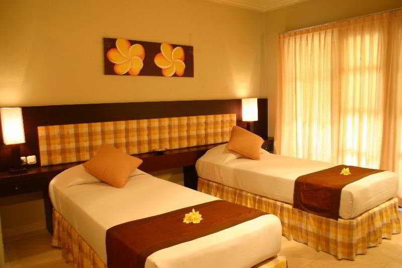 Fourteen Roses Beach Hotel photo 1