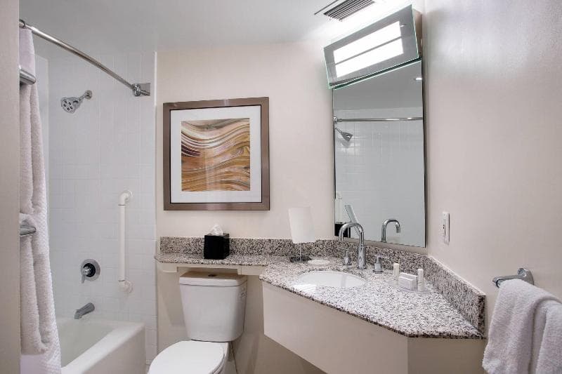 Courtyard By Marriott Long Beach Downtown 5