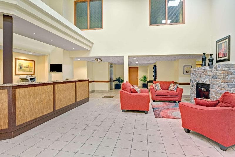 Super 8 by Wyndham Barrie 3