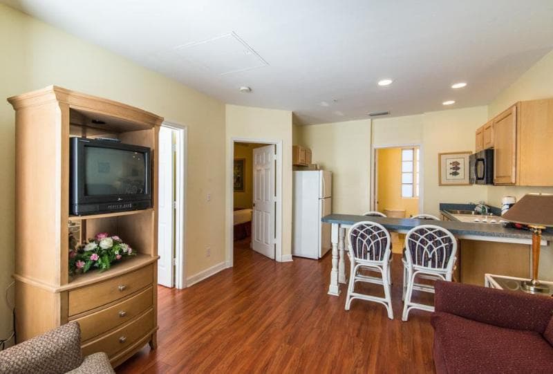 Lighthouse Resort Inn & Suites 4