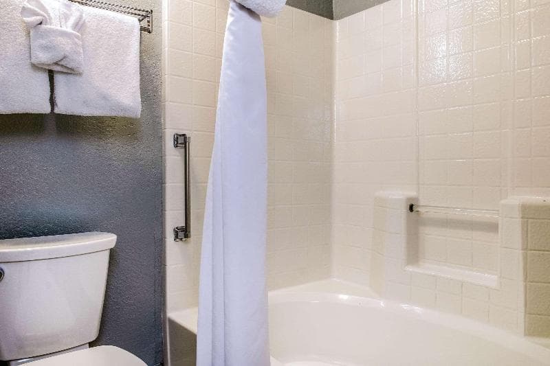 Clarion Hotel by Humboldt Bay 4