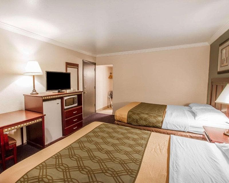 Rodeway Inn 4
