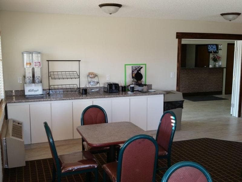 Rodeway Inn 5