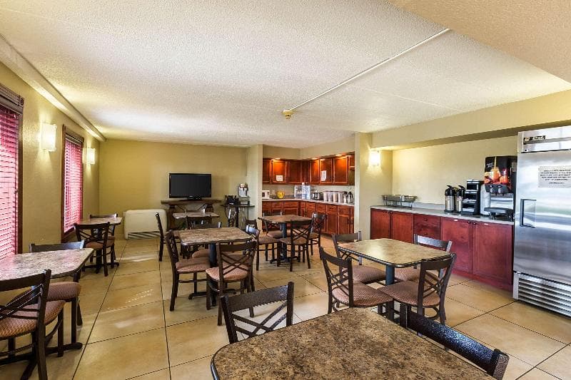 Rodeway Inn 3