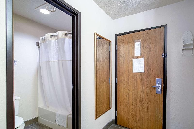 Quality Inn 4