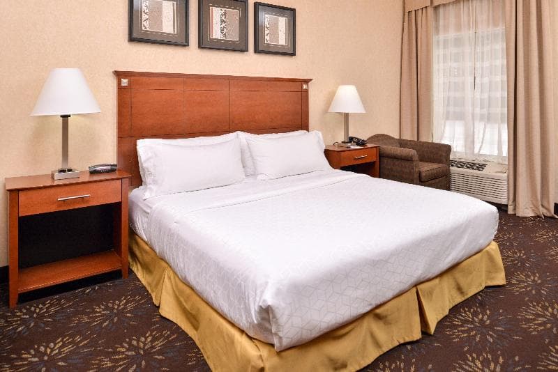 Holiday Inn Express And Suites West Chester 4