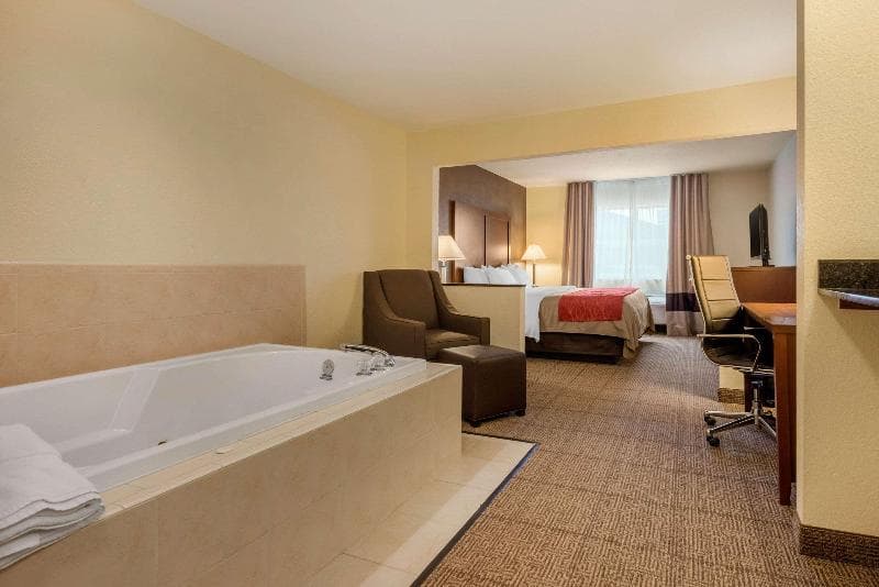 Comfort Inn Warren I-69 4