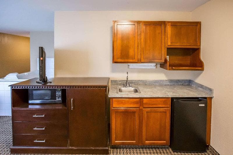 Econo Lodge Inn & Suites photo 1