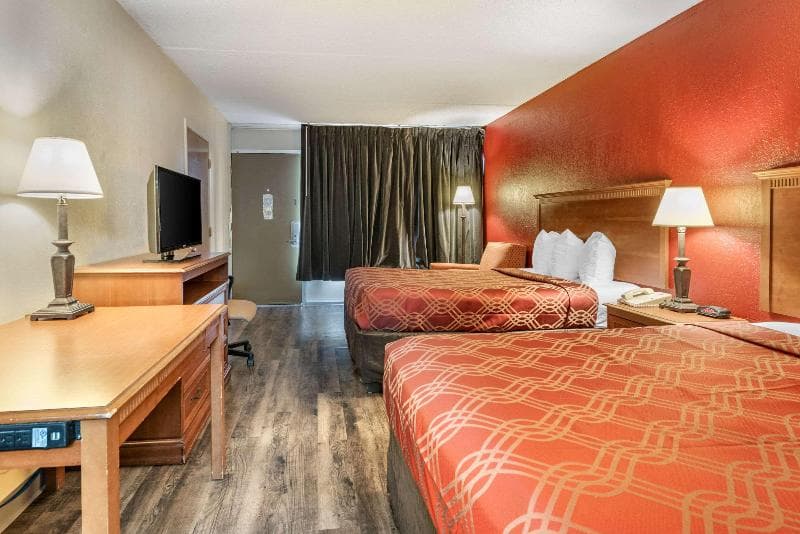 Super 8 by Wyndham Perrysburg/Toledo 2
