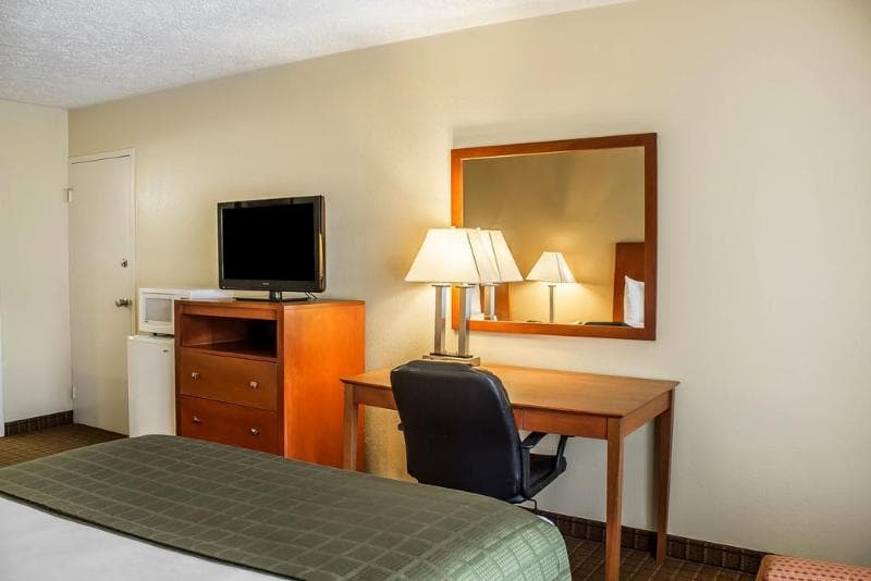 Wilkes-Barre Inn & Suites photo 1