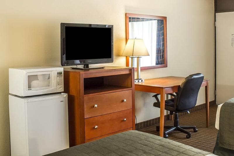 Wilkes-Barre Inn & Suites 4