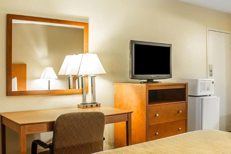 Wilkes-Barre Inn & Suites 5