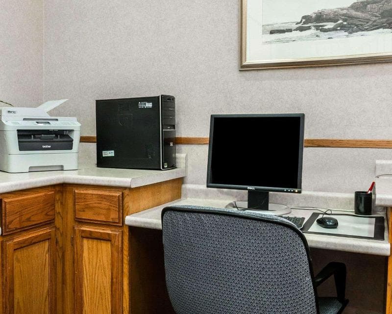 Econo Lodge & Suites photo 1