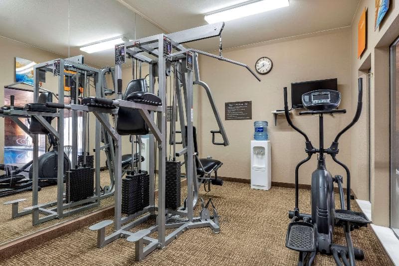 Comfort Inn & Suites 3