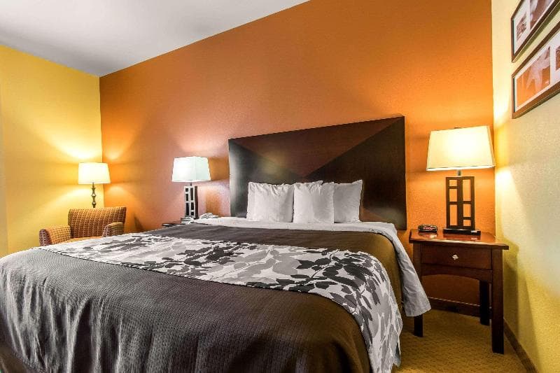 Sleep Inn & Suites 4
