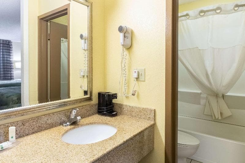 Quality Inn 3