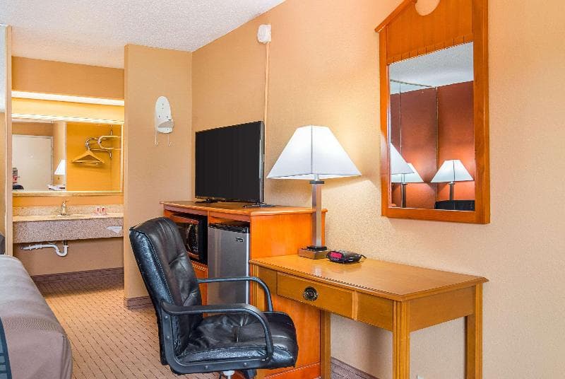 Econo Lodge Jacksonville 4