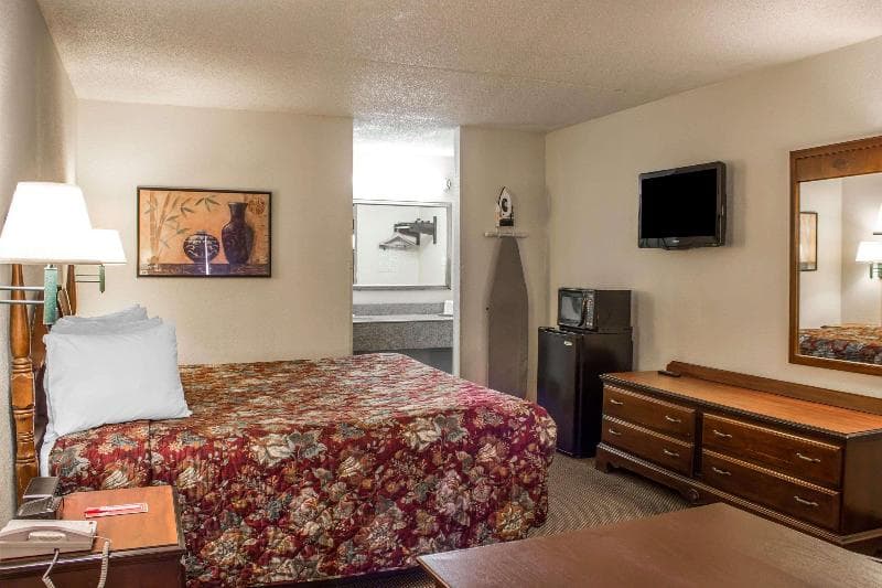 Econo Lodge 5