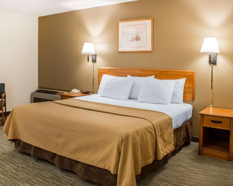 Econo Lodge Elkhart 2