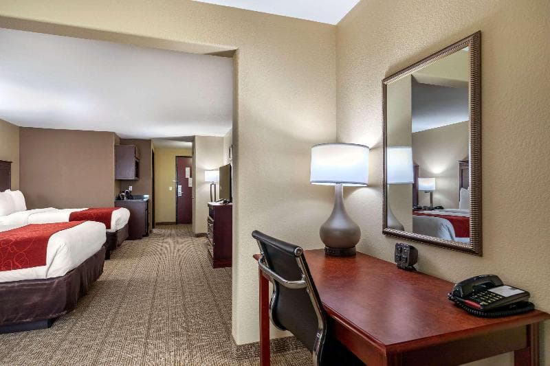 Comfort Suites Dfw-Ennis 4