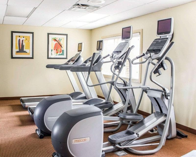 Comfort Inn Fayetteville West Near Fort Liberty 2