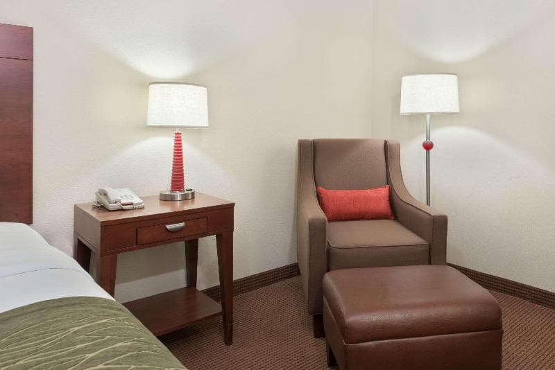 Comfort Inn Fayetteville West Near Fort Liberty 3