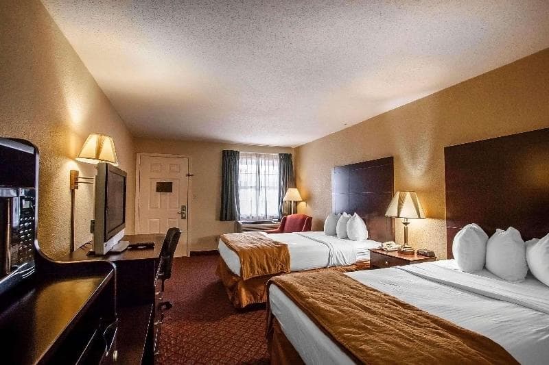 Quality Inn & Suites 4