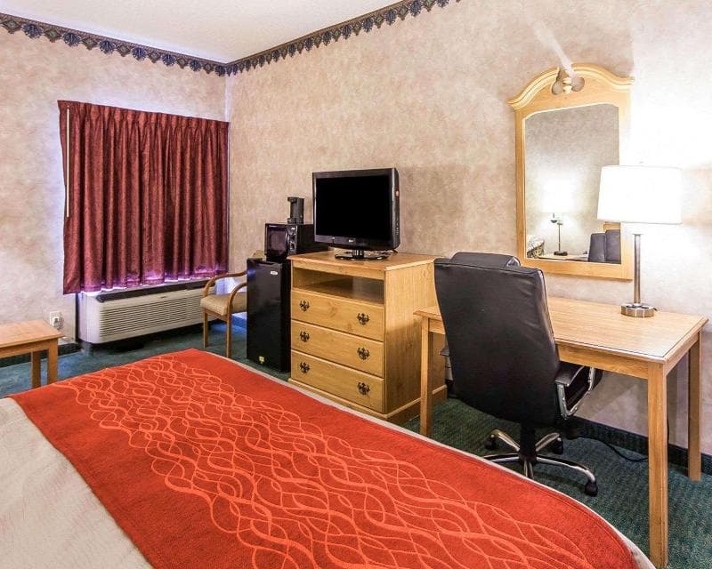 Econo Lodge 5