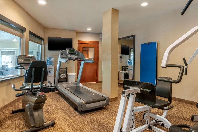 Comfort Inn & Suites 2